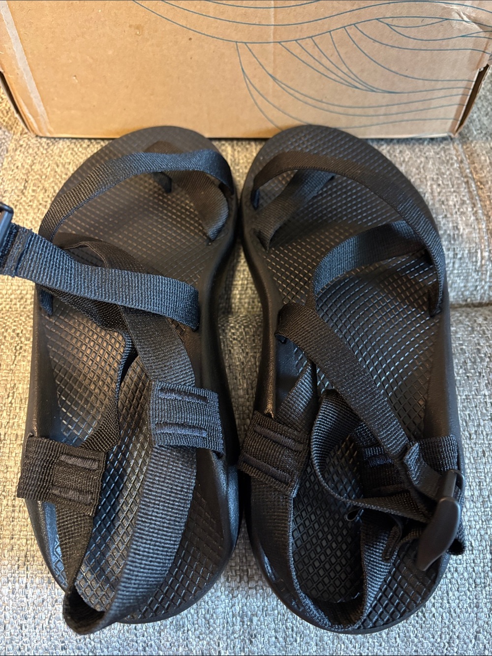 Brand New In Box Chaco Men's Black Z2 Classic Sandals